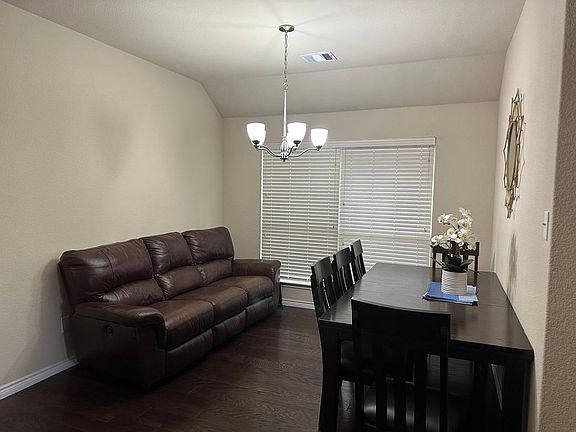 3rd image of 813 Dickens Dr