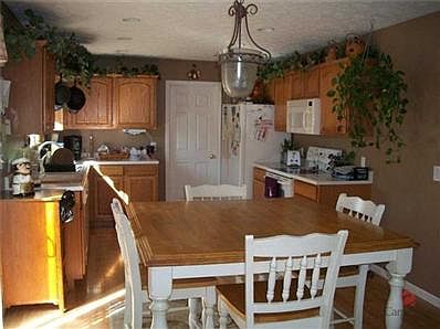 5th image of 5039 Haywood Ln