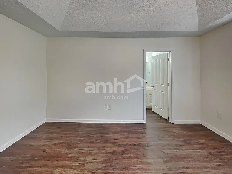 13711 Riding Hill Ave — Photo 12