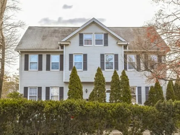 25 Valley Rd, Cos Cob, CT 06807