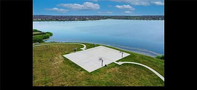 408 Lakeshore Vlg E — Photo 25