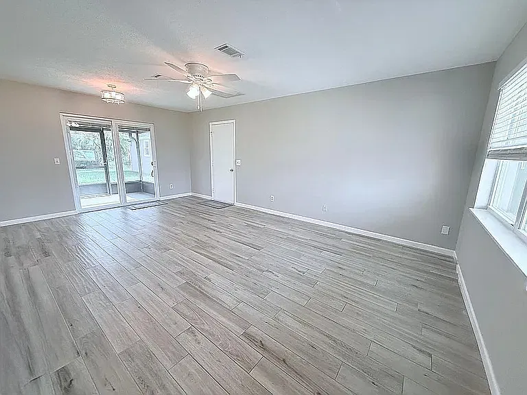 3 bed, $2,095 — Photo 2