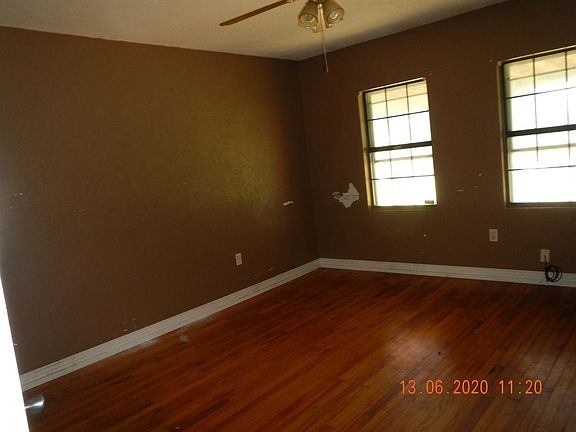4th image of 821 NW 31st St