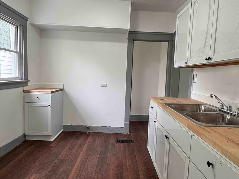 13500 Eaglesmere Ave — Photo 7