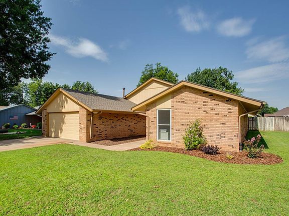 2nd image of 302 Dogwood Ln