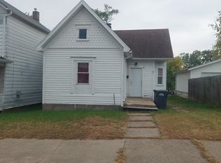 553 11th Ave S, Clinton, IA 52732