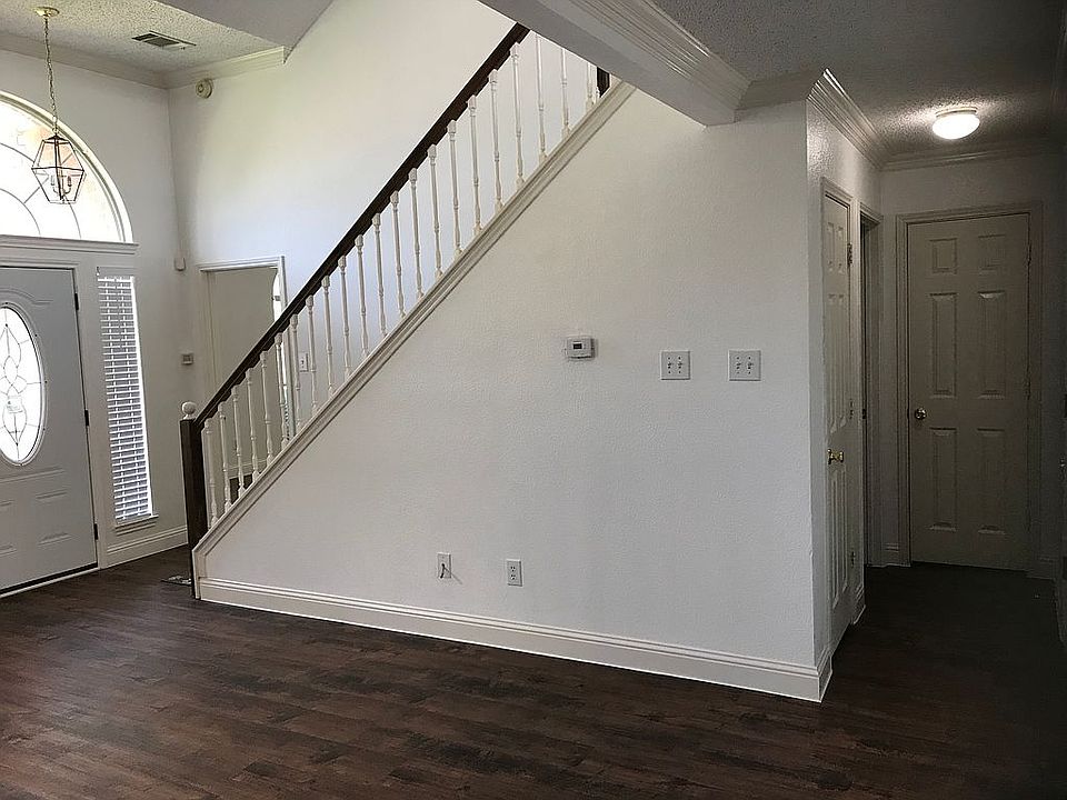 1st image of 2917 Lake Valley Dr