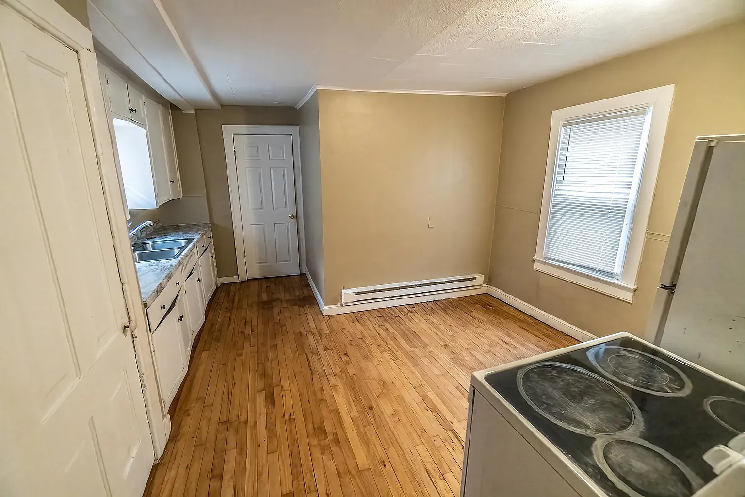 2 bed, 800 sqft, $1,275 — Photo 2