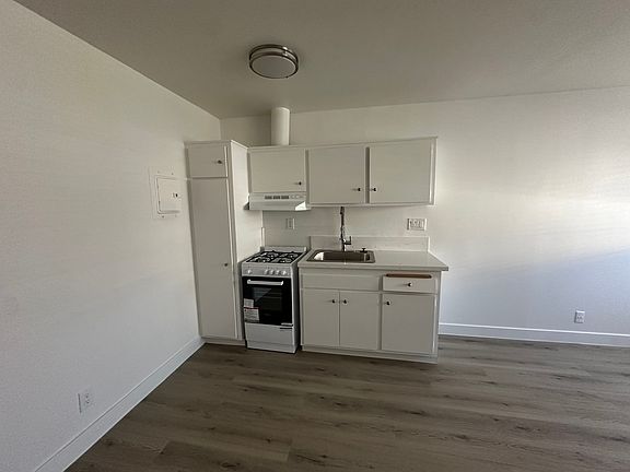 5th image of 8657 Balboa Blvd #1