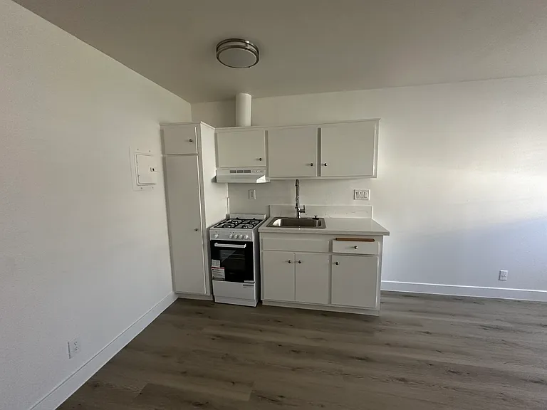 8657 Balboa Blvd #1 — Photo 5