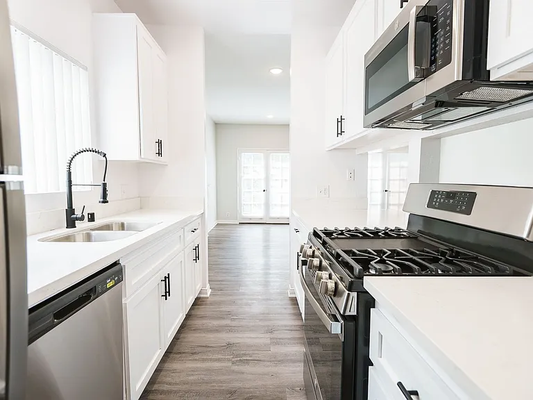 1620 South Bentley Ave — Photo 49