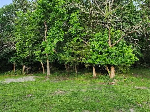 30 Boxelder Dr, Linn Valley, KS 66040