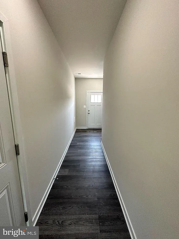 3 bed, 2.5 bath, 1932 sqft, $2,000 — Photo 4