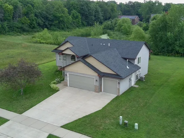 929 Farmers Ridge Trl, Belle Plaine, MN 56011