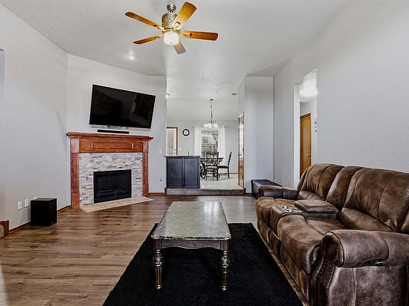 4th image of 6008 SE 84th Pl