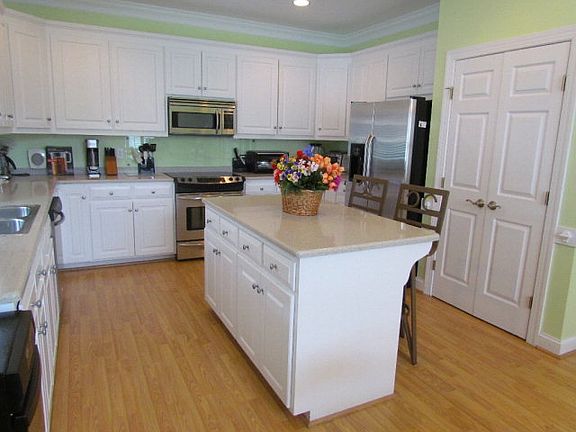 5th image of 3732 Greystone Dr