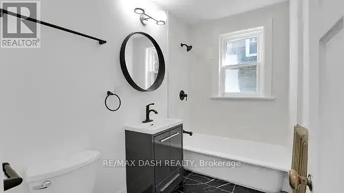 917 Saint Clair Ave W #30 — Photo 32
