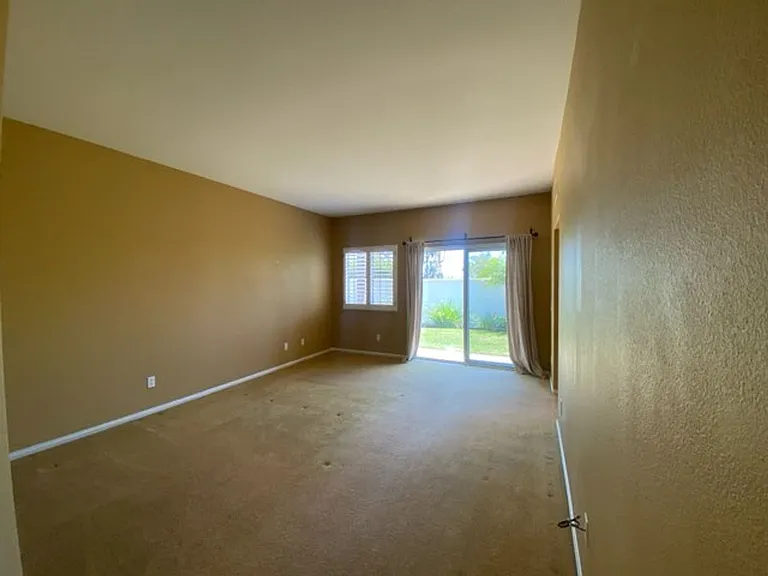 409 Lexington Cir — Photo 14