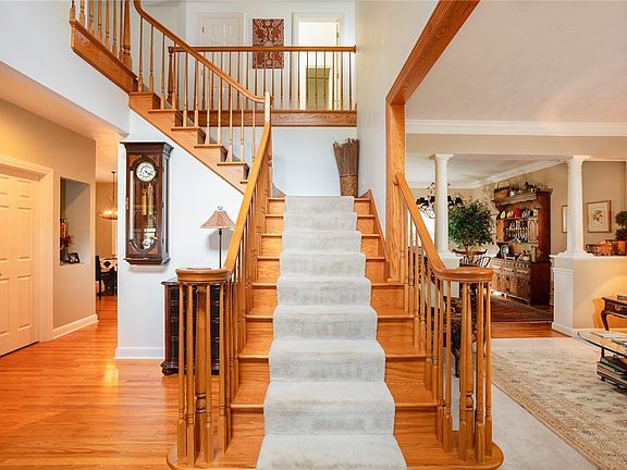 2nd image of 203 Lakeside Way