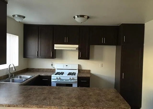 La Costa Apartments — Photo 10