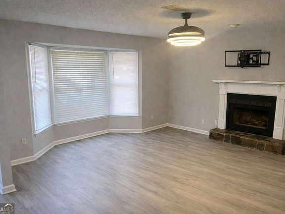 2nd image of 3215 Pond Ridge Trl