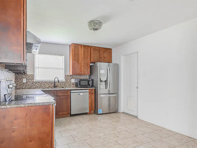 230 Bizerte St — Photo 13
