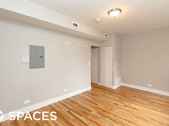 3rd image of 824 W Cuyler Ave APT 330