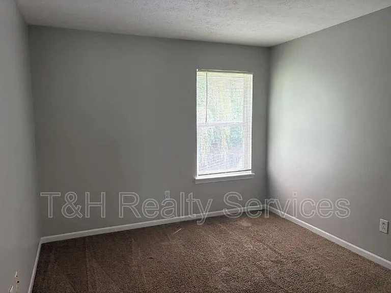 6609 Smithfield Dr — Photo 18