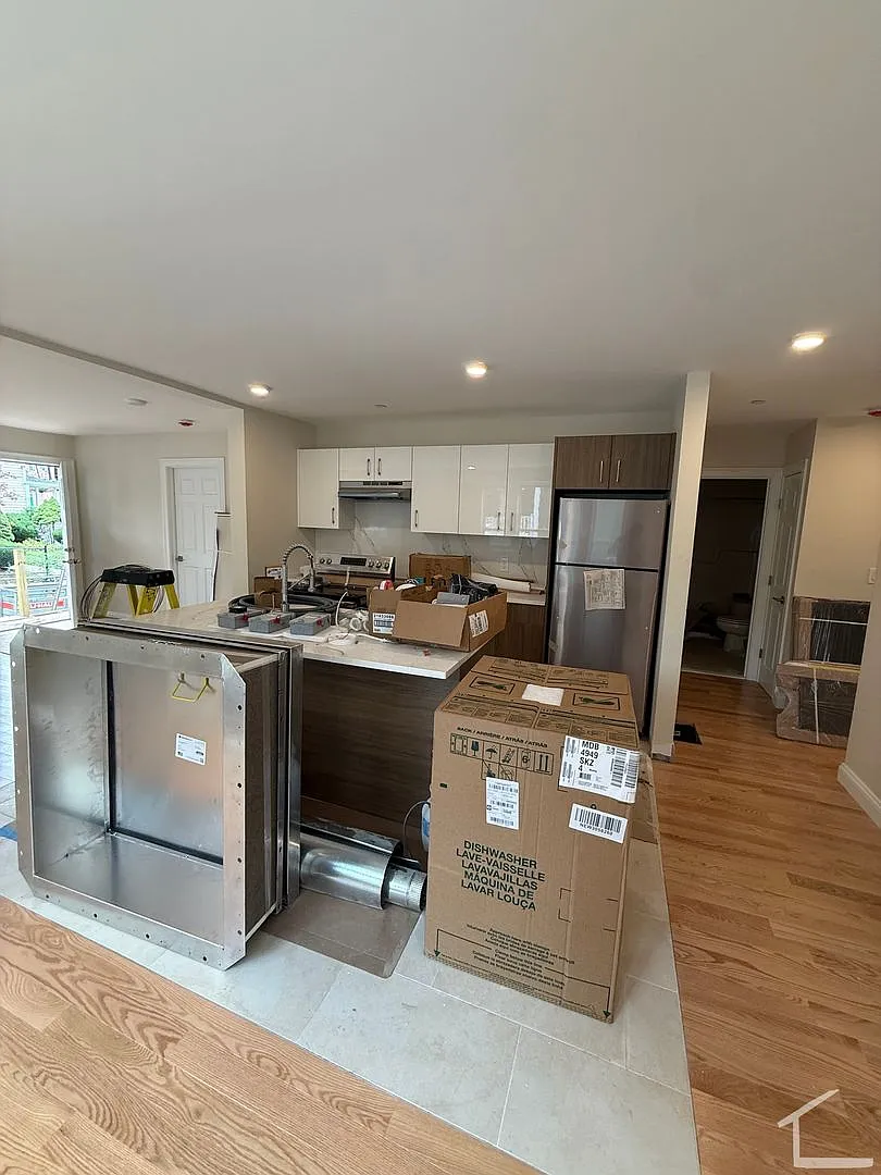 Brand new Listing in Allston Sept 15th move in — Photo 1
