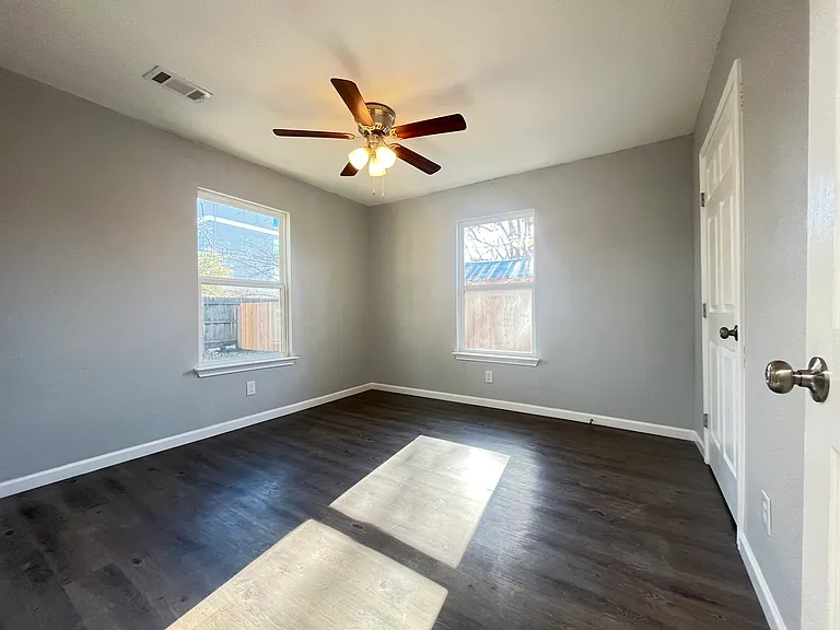 105 Chico St — Photo 12