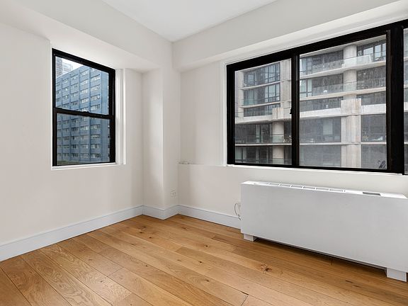 5th image of 230 E 44th St Ph D