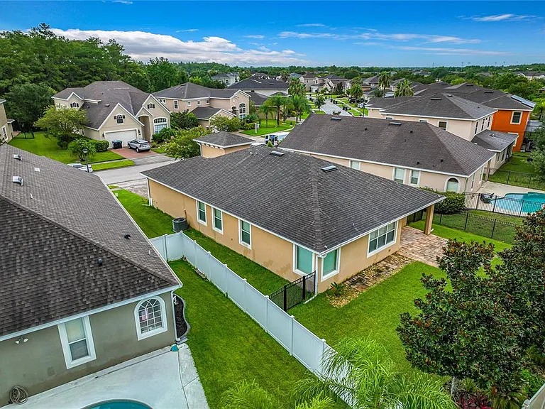 636 Spring Oak Cir — Photo 37