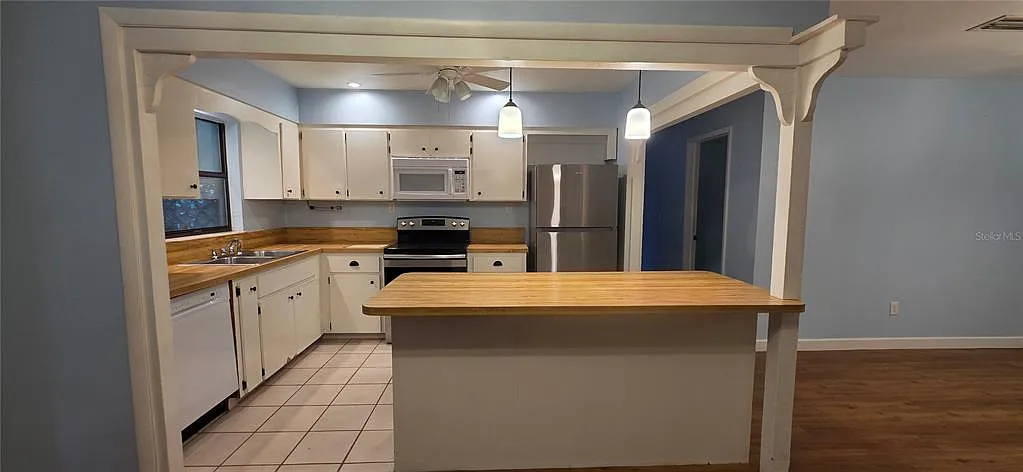 2 bed, 1.0 bath, 1196 sqft, $1,800 — Photo 4