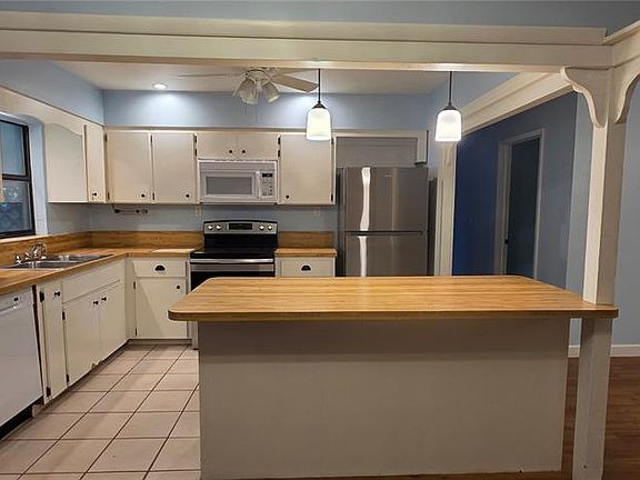 4th image of 17451 Southside Ct