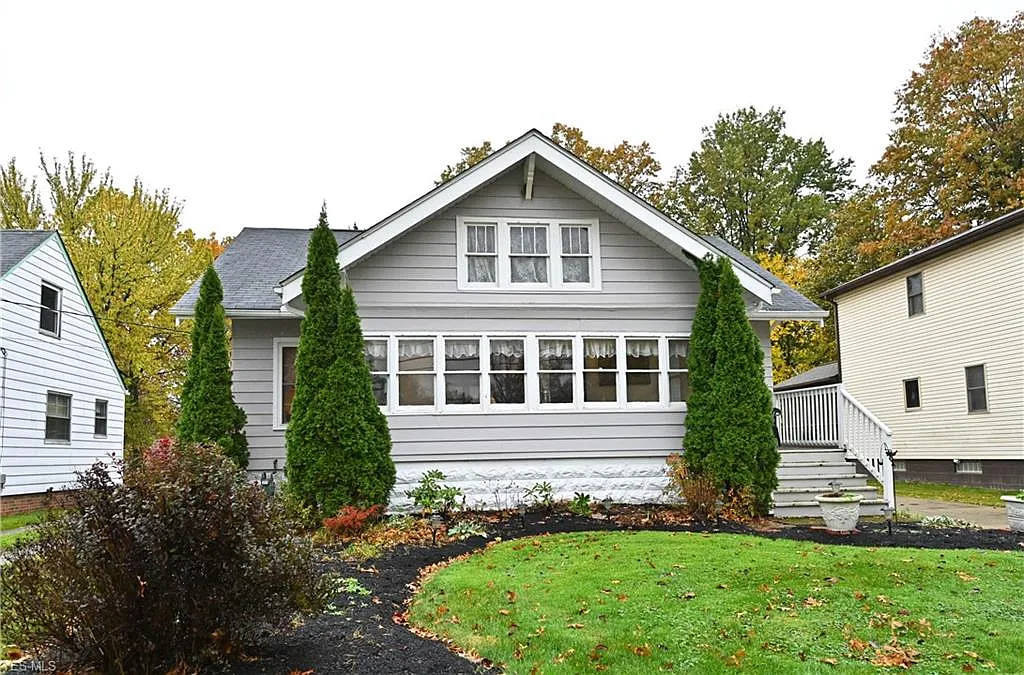 23955 Smith Ave photo 1
