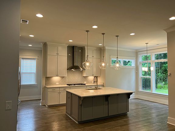 3rd image of 2668 Fountainhead Way