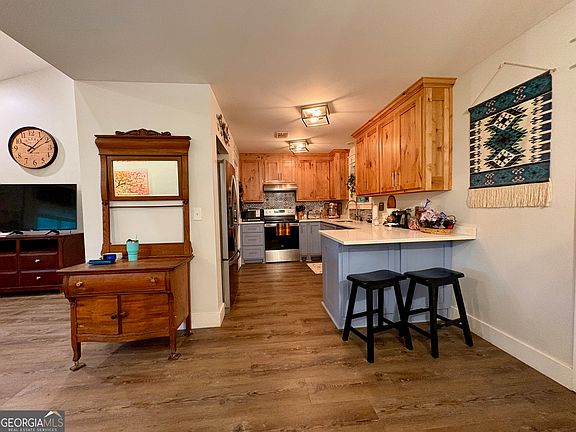 4th image of 323 Giles Rd