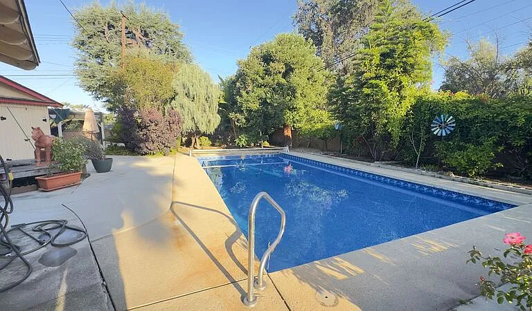 403 Lupin Ln — Photo 28