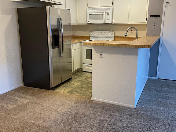 4th image of 25023 Peachland Ave