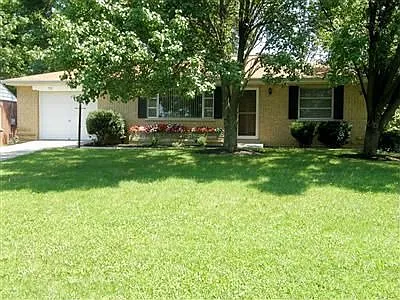712 Saint Matthews Cir photo 1