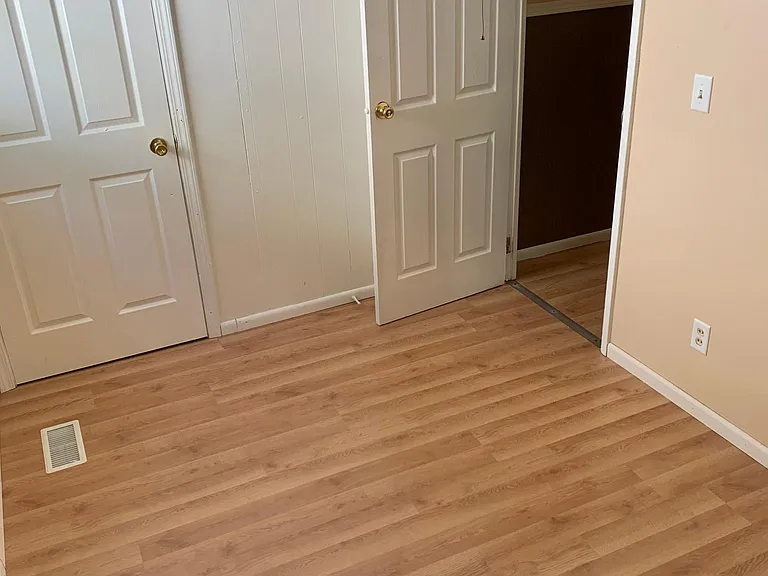 2417 E Elm St — Photo 2