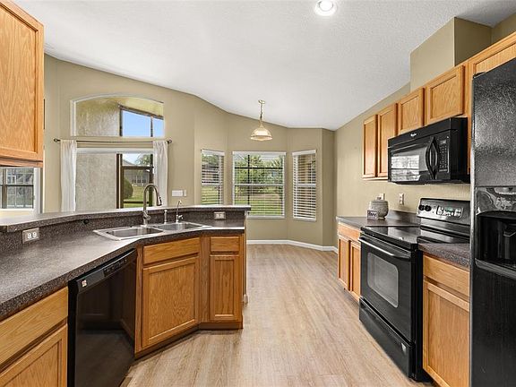 3rd image of 3108 Merlot Way