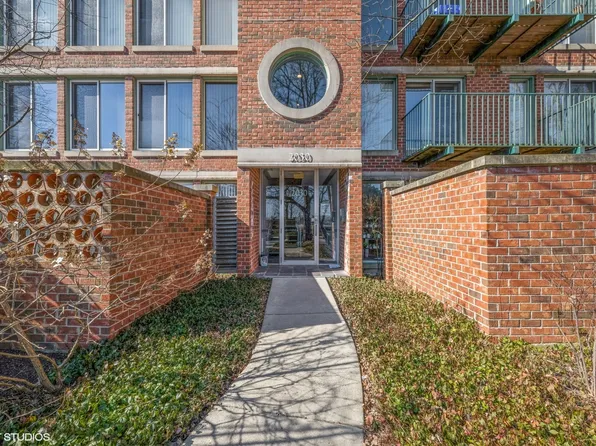 2030 Arbor Ln APT 302, Northfield, IL 60093