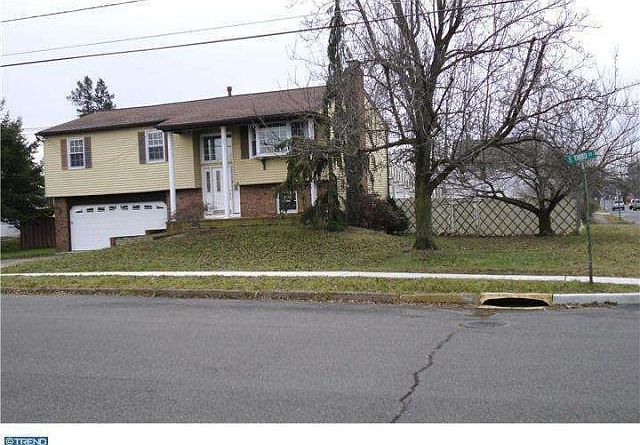2nd image of 200 E 3rd St