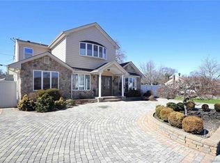 1076 Olympia Rd, Bellmore, NY 11710