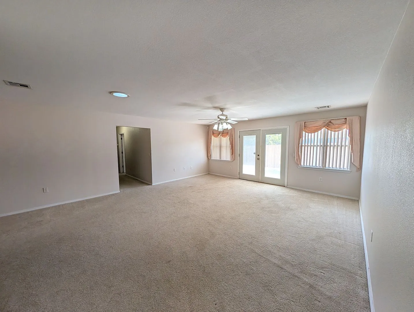Spacious 3-Bedroom Duplex with Modern Comforts and Room to Roam! — Photo 3