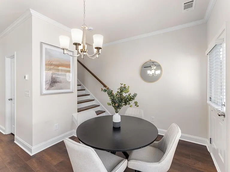 4122 Fulson Dr — Photo 2