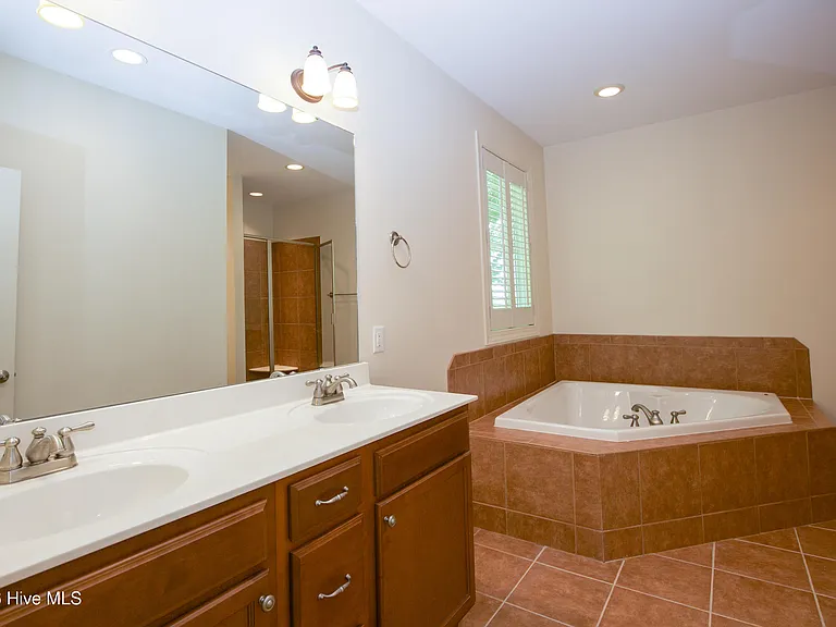 34 Princess Gate Dr — Photo 33