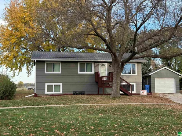 1108 Rice Dr, Vermillion, SD 57069