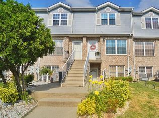 186 Pond Way, Staten Island, NY 10303